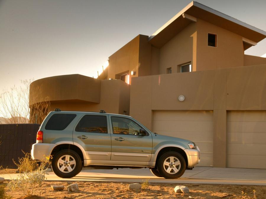  Ford Escape Hybrid 2004 года  (фото 8 из 37)
